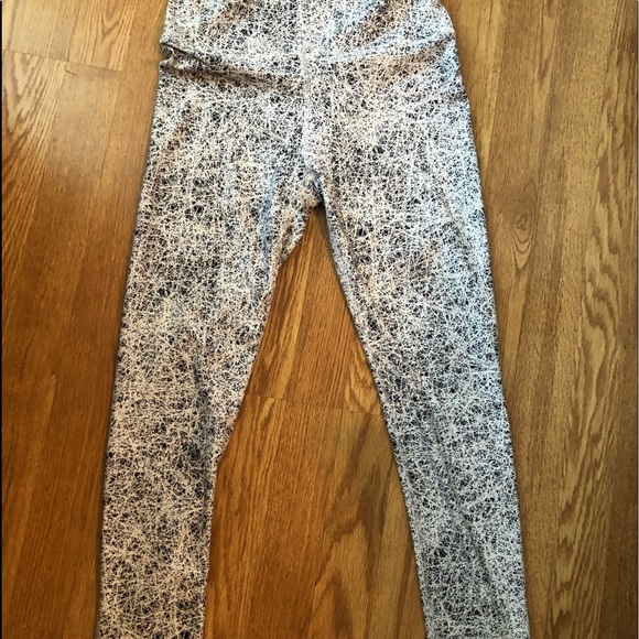 Fabletics high waisted patterned legging - Picture 4 of 5